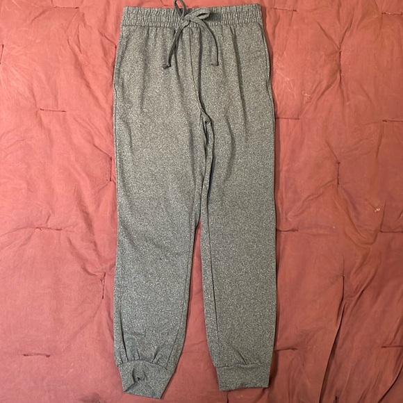 Girls grey sweat pants, size medium (8). - Picture 1 of 2